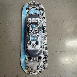 A Pair of Skullcandy Ink'd wired earbuds / The model number SC-INK'D/MetBI